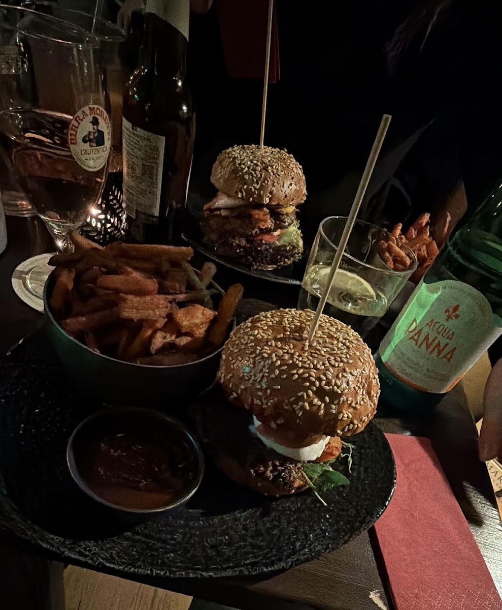 Tony‘S Burger & (A)More Photos 2